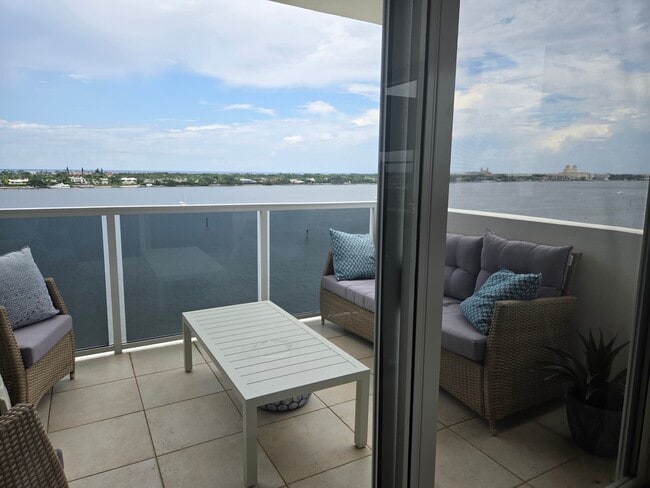 2800 N Flagler Dr, Unit 1005 in West Palm Beach, FL - Building Photo - Building Photo