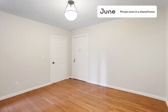 Private bedroom in 2 bed/1 bath Home in New York, NY - Building Photo - Building Photo