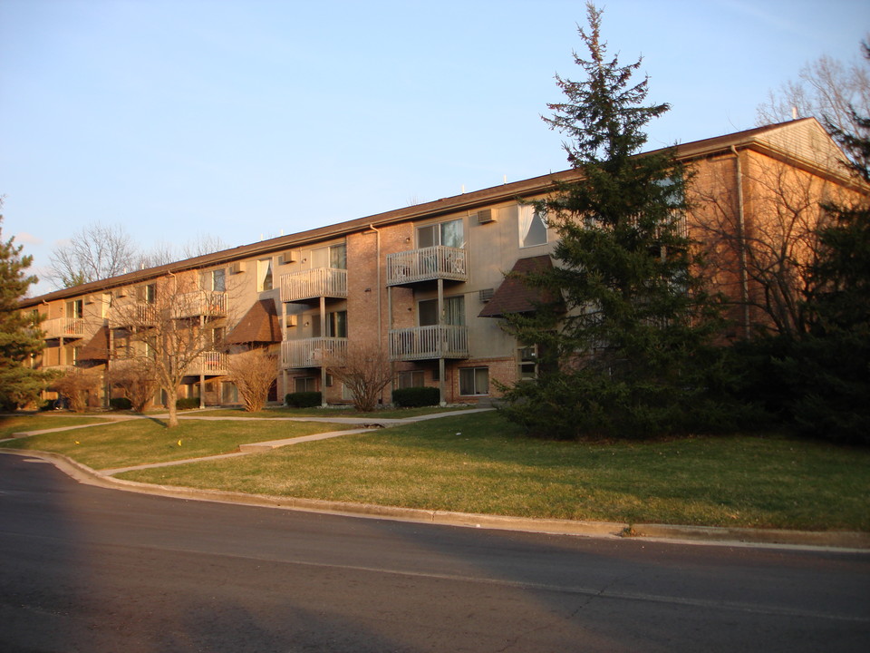 Ridgeway Apartments in Haslett, MI - Foto de edificio