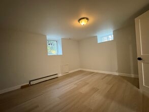 30 Beechmont St, Unit 1 in Worcester, MA - Foto de edificio - Building Photo