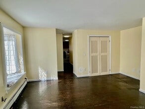 427 4th St in Greenport, NY - Building Photo - Building Photo