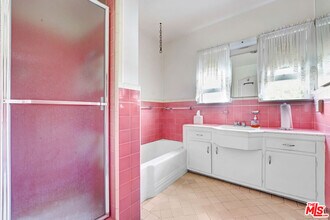 1428 S Genesee Ave in Los Angeles, CA - Building Photo - Building Photo