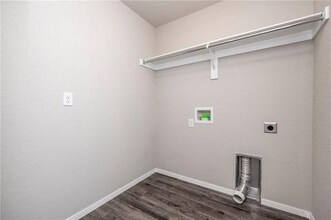 6904 SW Pilgrim Rd in Bentonville, AR - Building Photo - Building Photo