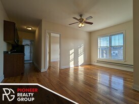 949 W Cornelia Ave, Unit 3B in Chicago, IL - Building Photo