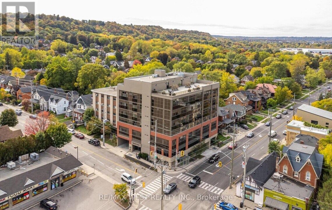 427 Aberdeen Ave in Hamilton, ON - Building Photo