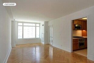 205 E 85th St in New York, NY - Building Photo