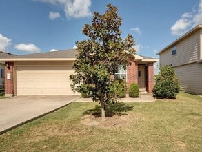 2488 Green Meadows Ln in Buda, TX - Building Photo - Building Photo