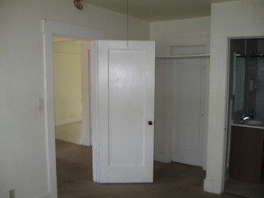 523 E Wood St in Willows, CA - Foto de edificio - Building Photo