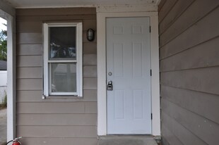 914 23rd St W, Unit B in Bradenton, FL - Building Photo