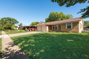 311 Azalea Ln in Duncanville, TX - Building Photo