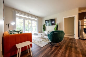 7630 Solana Dr in Indianapolis, IN - Foto de edificio - Building Photo