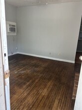 625 N Clara St in Wichita, KS - Building Photo - Building Photo