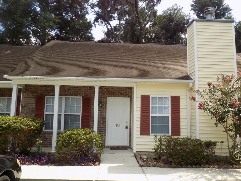 16 Chaintree Dr in Savannah, GA - Building Photo