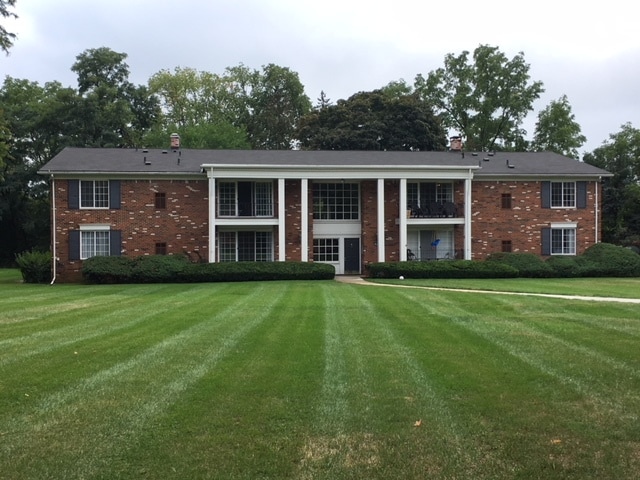 property at 460 Fox Hills Dr S