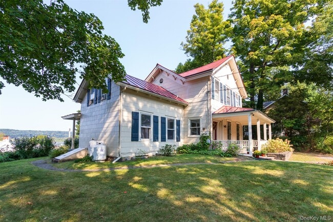 59 Orchard Dr in Rhinecliff, NY - Building Photo - Building Photo