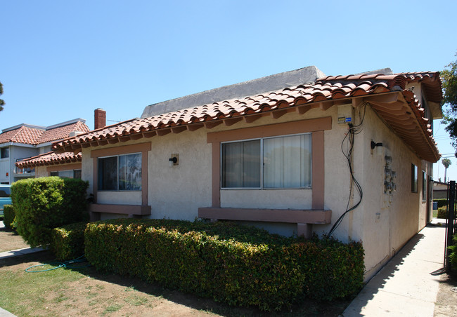 17432 Dairyview Cir in Huntington Beach, CA - Building Photo - Building Photo