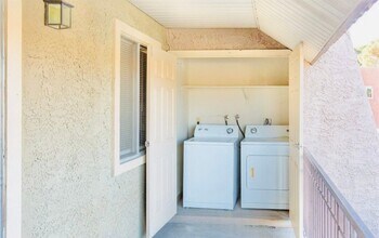 4918 River Glen Dr in Las Vegas, NV - Building Photo - Building Photo