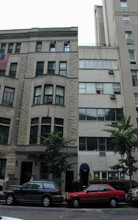 12 E 72nd St in New York, NY - Building Photo - Building Photo