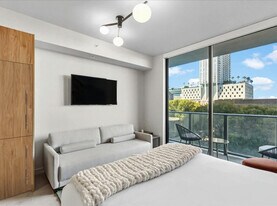 11 NE 6th St, Unit SI FL4-ID1376607P in Miami, FL - Building Photo