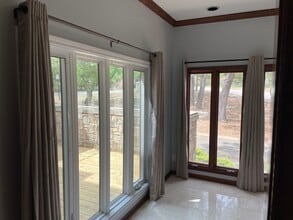 8000 Donore Pl, Unit 5 in San Antonio, TX - Foto de edificio - Building Photo