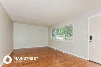 330 Moule Dr in Florissant, MO - Foto de edificio - Building Photo