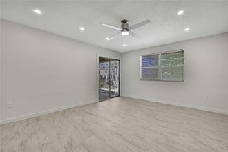 10986 W Tidewater Cir in Crystal River, FL - Building Photo - Building Photo