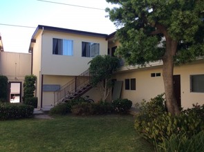 Sea Breeze Apartments in Torrance, CA - Building Photo - Building Photo