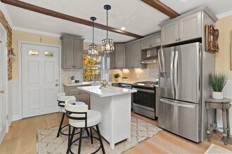 376 Knapps Hwy in Fairfield, CT - Building Photo - Building Photo