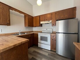 Sunshine Highland Block in Rochester, MN - Building Photo