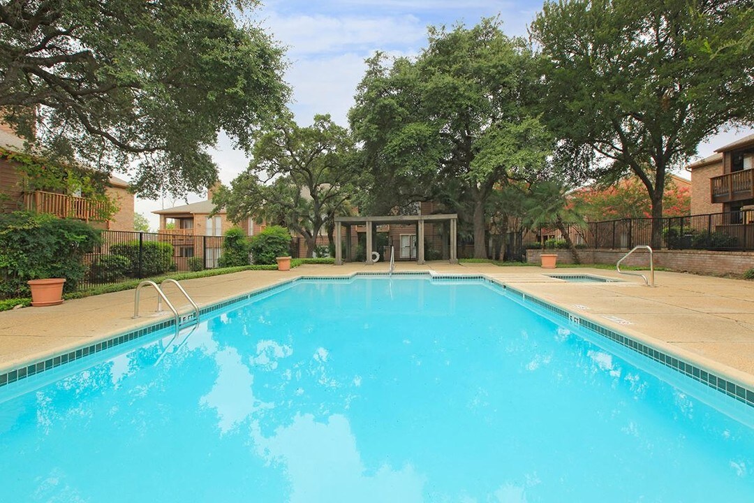 Avistar On The Hills in San Antonio, TX - Foto de edificio