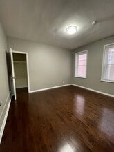 171 W 48th St in Bayonne, NJ - Foto de edificio - Building Photo