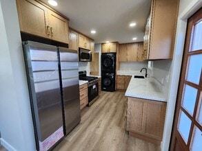 333 E 61st St in Long Beach, CA - Building Photo - Building Photo