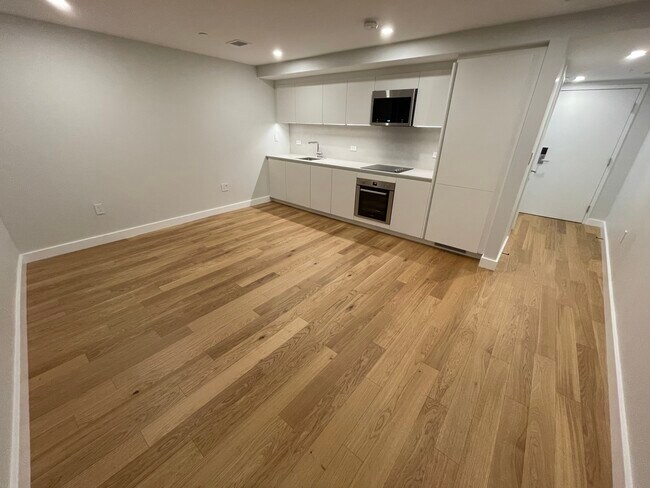 16 Fleet St, Unit 1 in Boston, MA - Building Photo - Building Photo