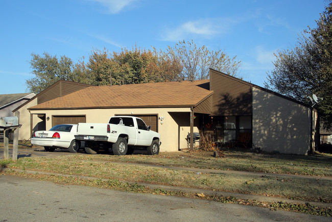 4801-4901 SE Hickory Ave in Broken Arrow, OK - Building Photo - Building Photo