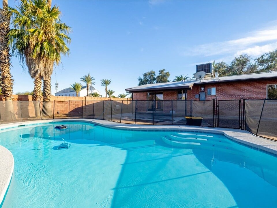 6865 E 38th St in Tucson, AZ - Building Photo