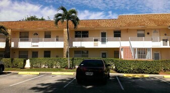 9911 Sandalfoot Blvd in Boca Raton, FL - Building Photo