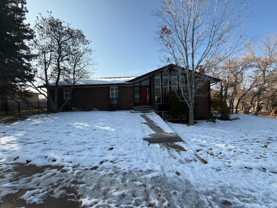 2466 Green Oaks Dr in Bountiful, UT - Building Photo