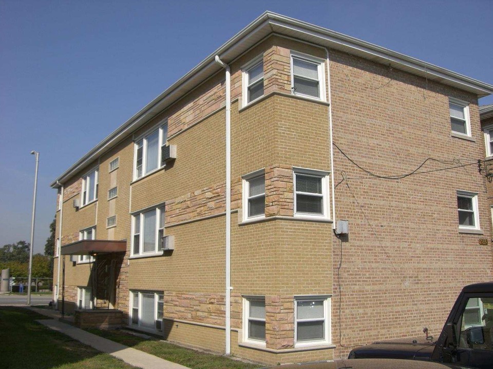 1645 S Harlem Ave in Berwyn, IL - Building Photo