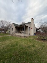 702 Newport Rd in Bristol, PA - Building Photo