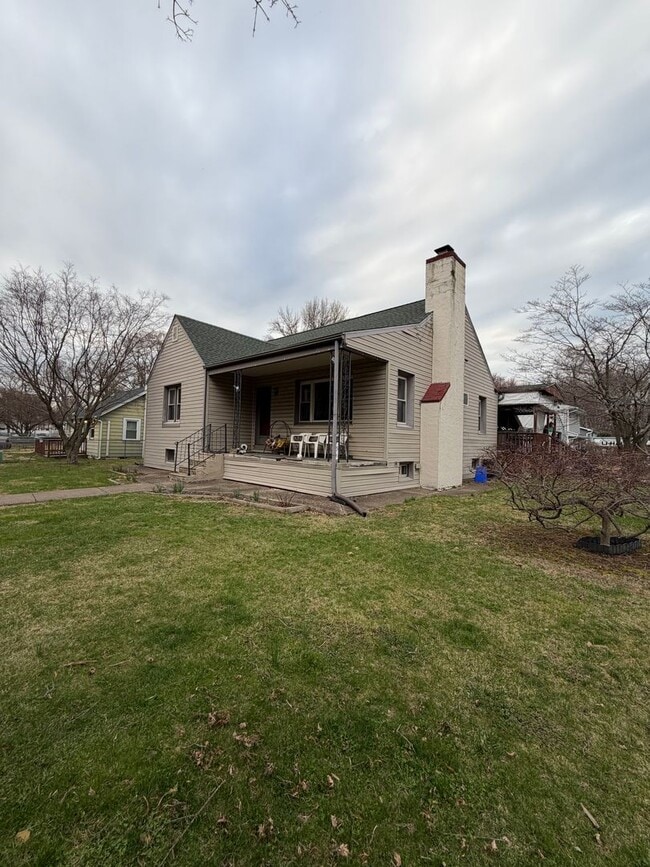 property at 702 Newport Rd