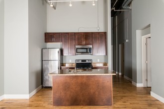 Lofts on Pearl in Grand Rapids, MI - Building Photo - Building Photo