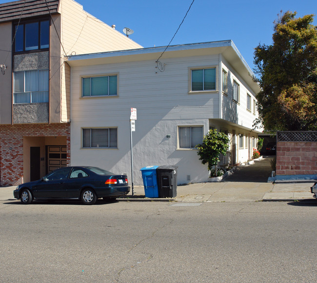 2222 Vicente St in San Francisco, CA - Foto de edificio - Building Photo