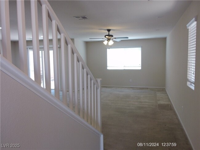 8643 Rowland Bluff Ave in Las Vegas, NV - Foto de edificio - Building Photo