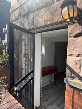 219 9th St SE, Unit APT B in Washington, DC - Building Photo - Building Photo