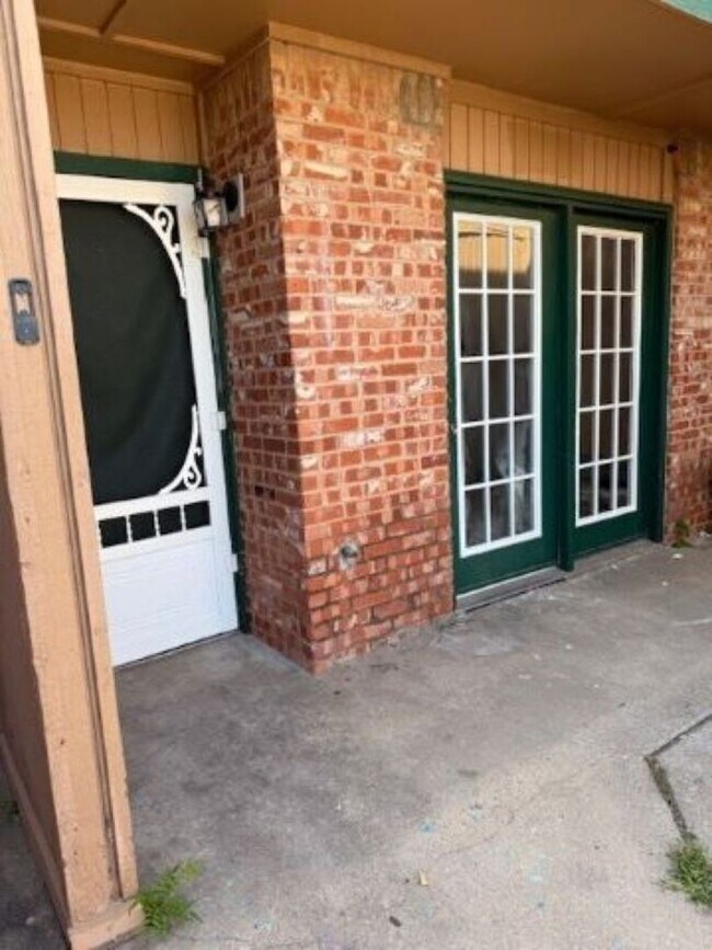 6929 SW Hampshire Cir in Lawton, OK - Building Photo - Building Photo