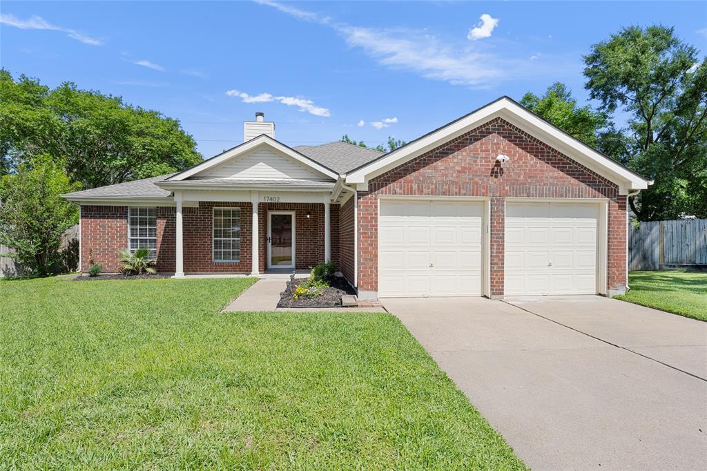 17402 Eastwood Cir in Houston, TX - Building Photo