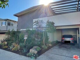 11748 Dorothy St in Los Angeles, CA - Building Photo