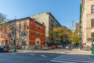 352 W 117th St in New York, NY - Building Photo - Building Photo