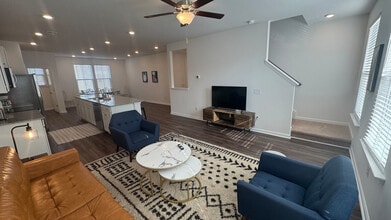 145 Roxanne Dr in Goose Creek, SC - Foto de edificio - Building Photo