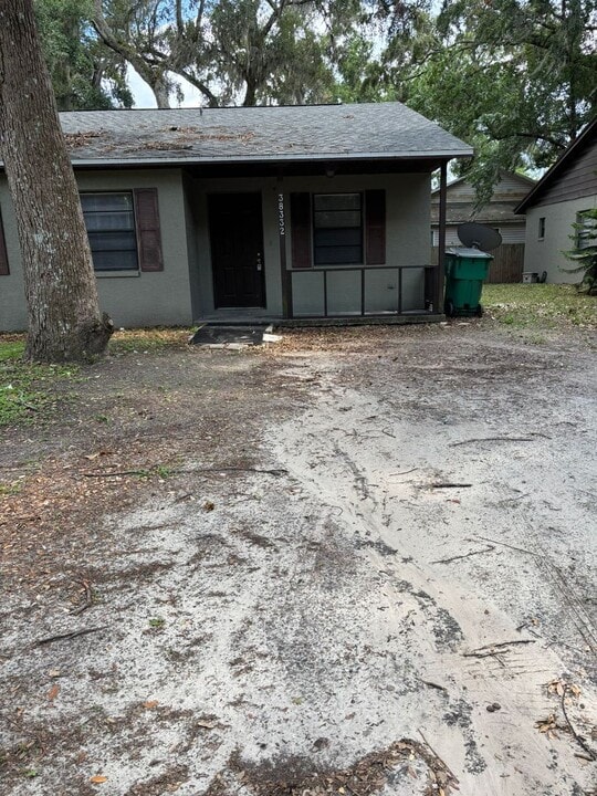 38332 A Ave in Zephyrhills, FL - Foto de edificio
